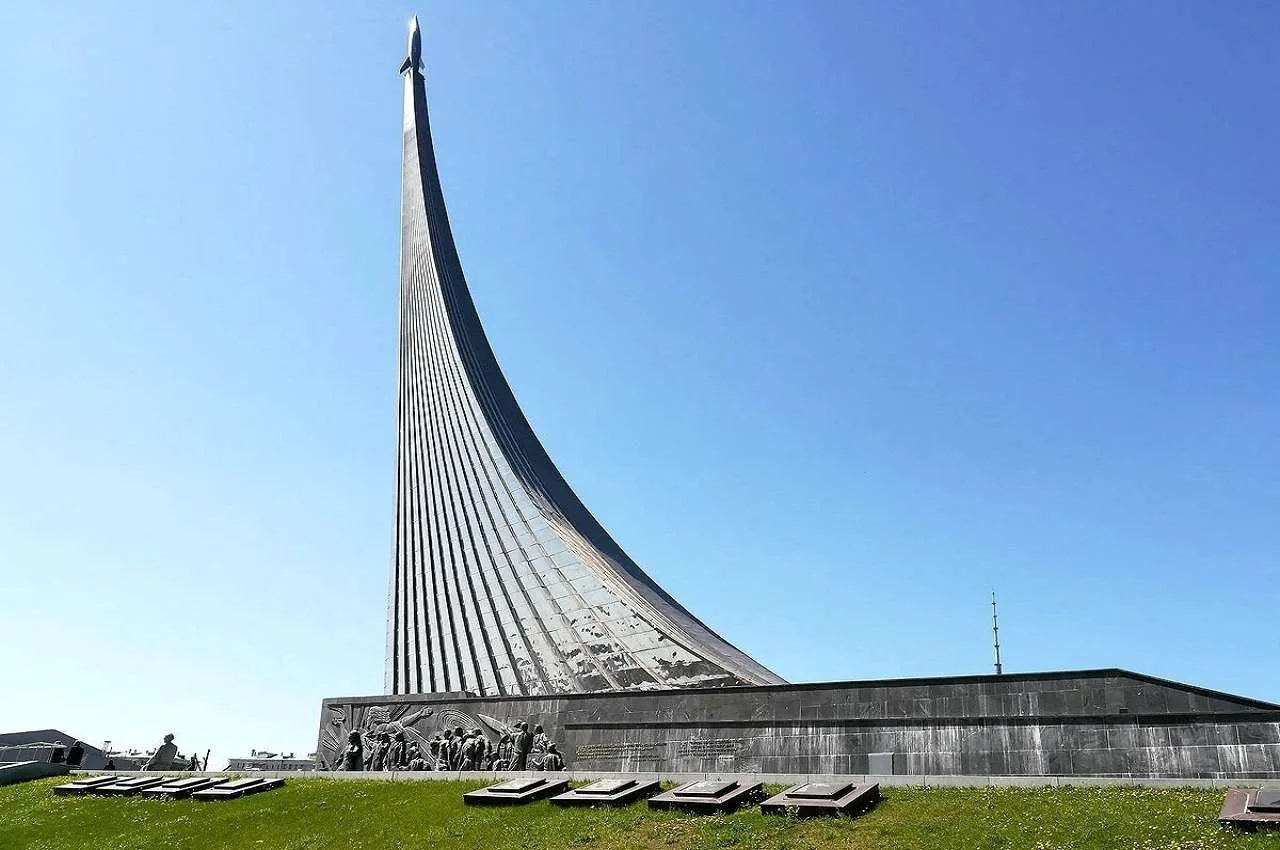 Памятник космонавтам 🚀