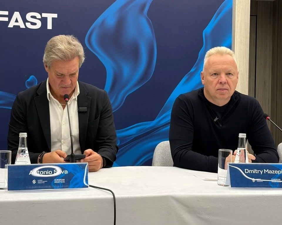 Президент European Aquatics Антонио Силва и председатель ФВВСР Дмитрий Мазепин проводят...