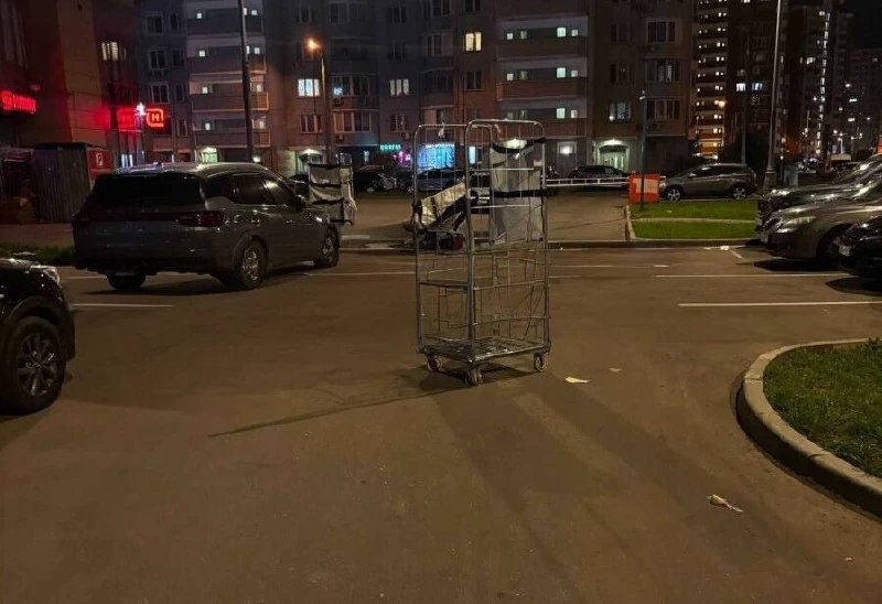 🧹 В Некрасовке жители жалуются на тележки у магазина