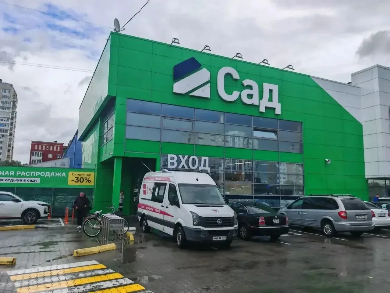 В регионе продолжается прививочная кампания против гриппа: один из мобильных пунктов по...