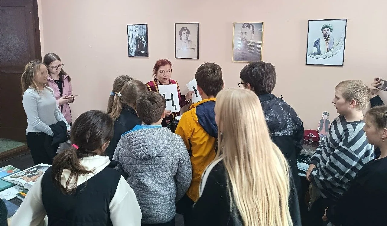 В рамках Года единства народов России школьники из Торбаево побывали в Татарском центре...