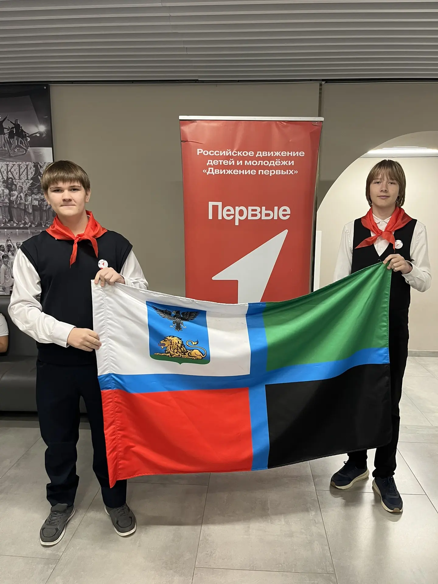 Особый повод для гордости сегодня в нашей школе! В честь празднования Дня флага Белгоро...