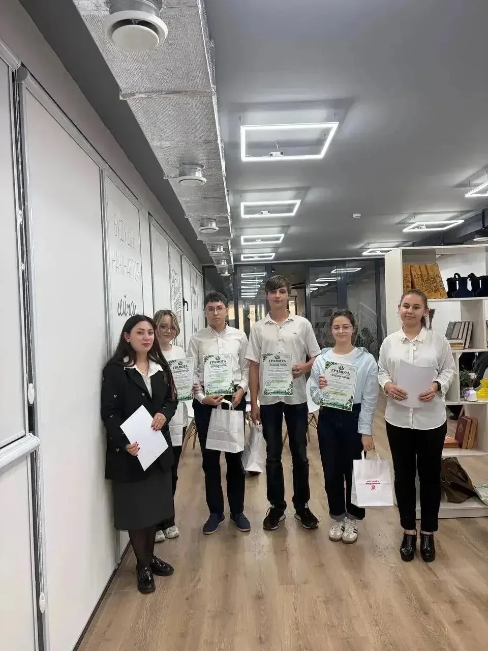 🌿 Экологический квест «Зелёный город» прошёл в Доме молодёжи КБР!
