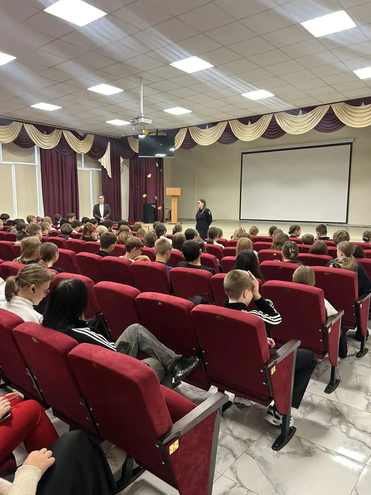 Сегодня к нам в гости пришла инспектор ПДН Екатерина Григорьевна. Вместе с ребятами она...