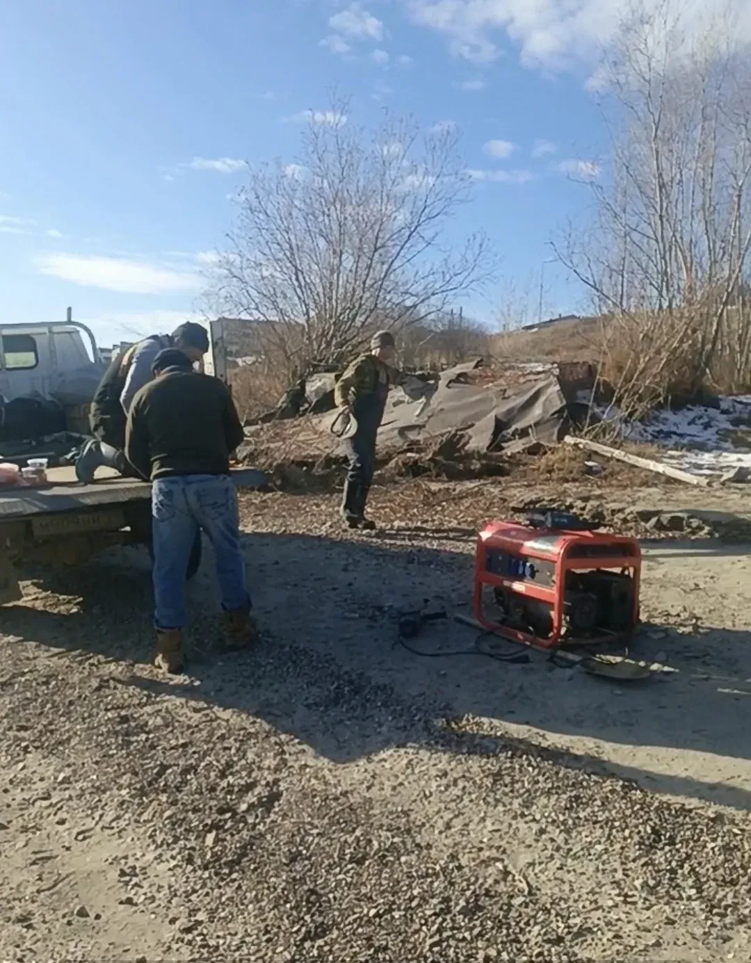 ♻️ В Покровске начали ликвидировать несанкционированные свалки металлолома