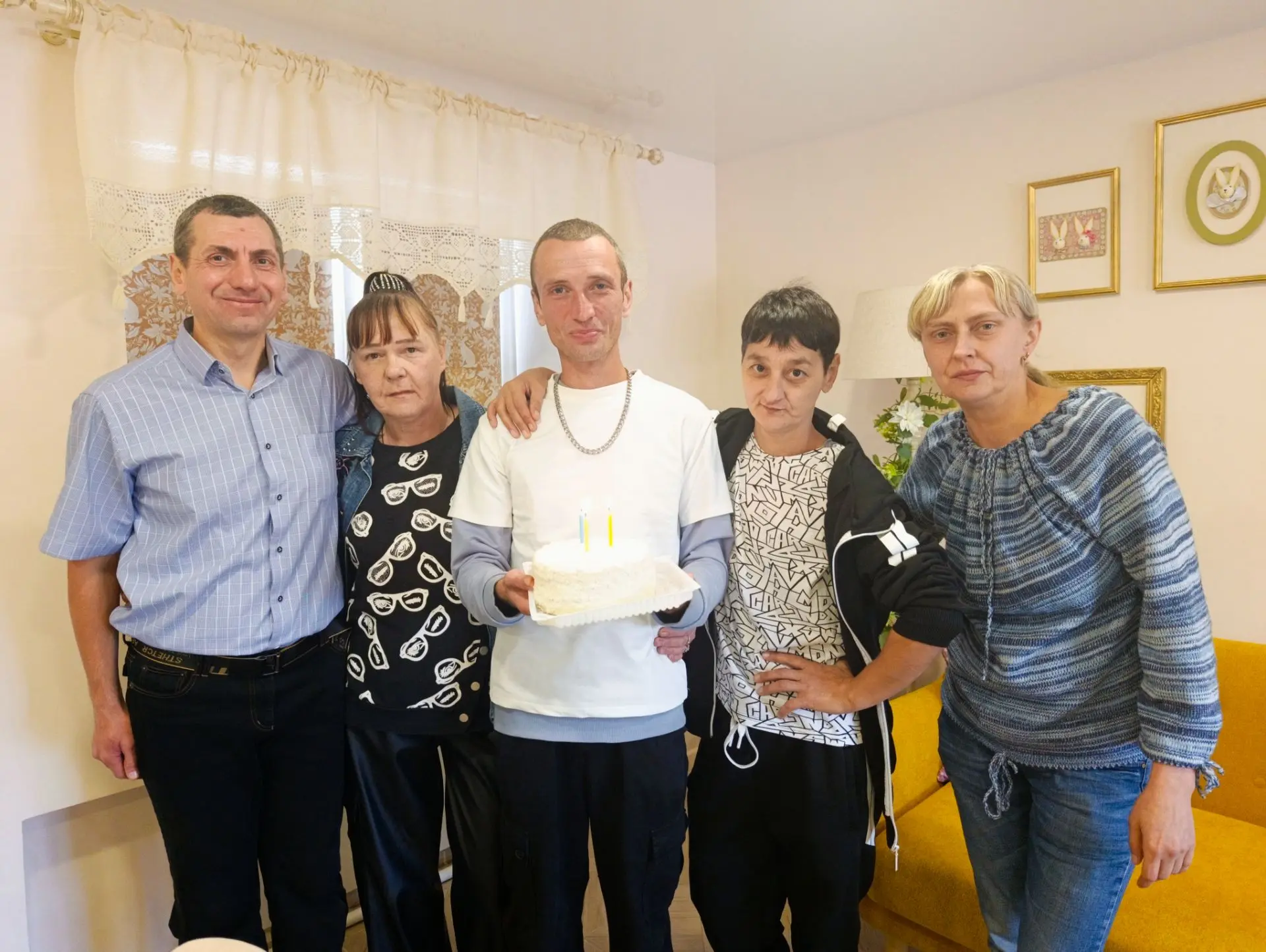 Сегодня,в кругу друзей,принимает поздравления с днём рождения Кравцов Давид , проживающ...