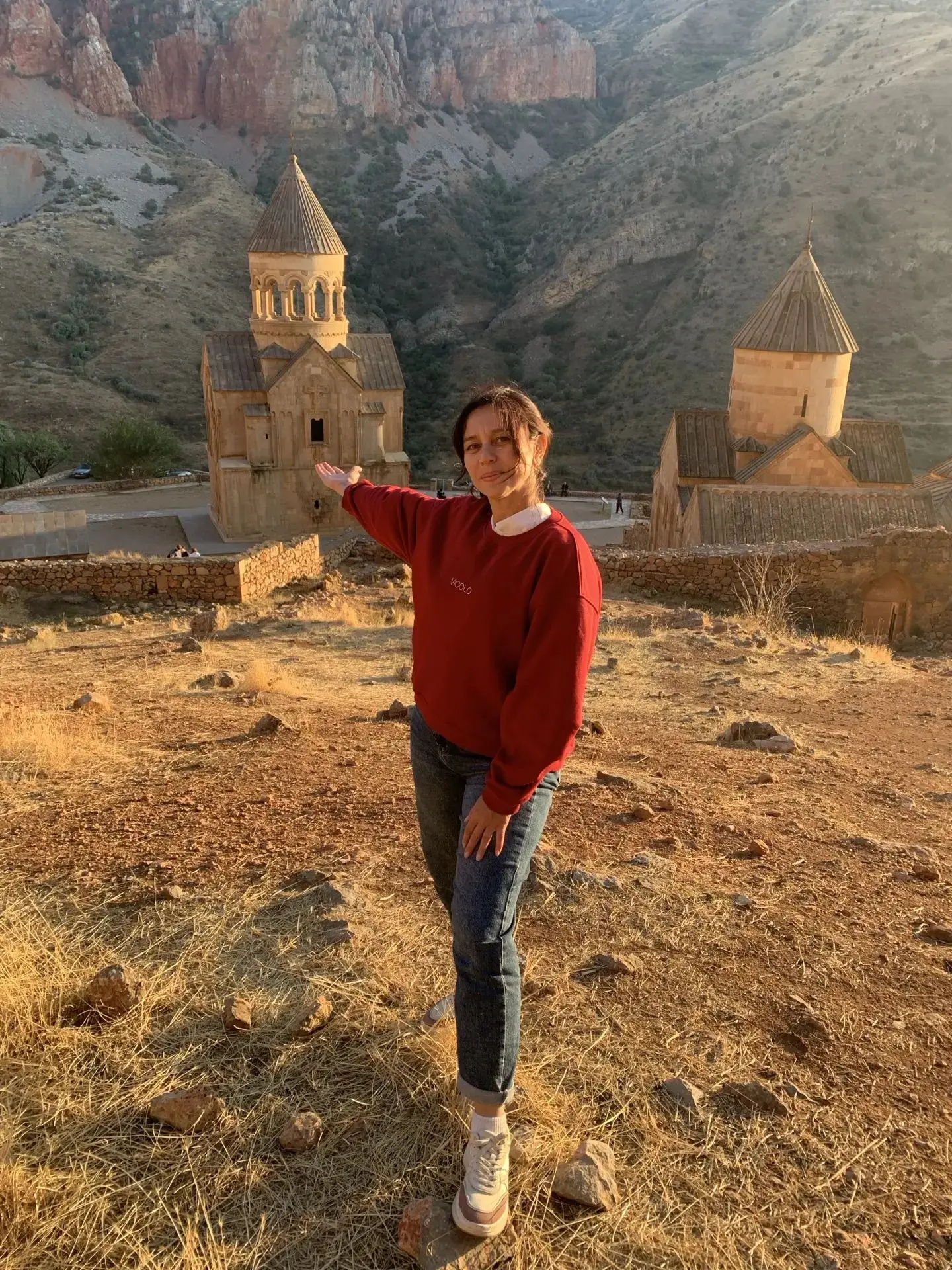 Вчера успели поймать закат у Нораванка. Здесь он невероятный🌅