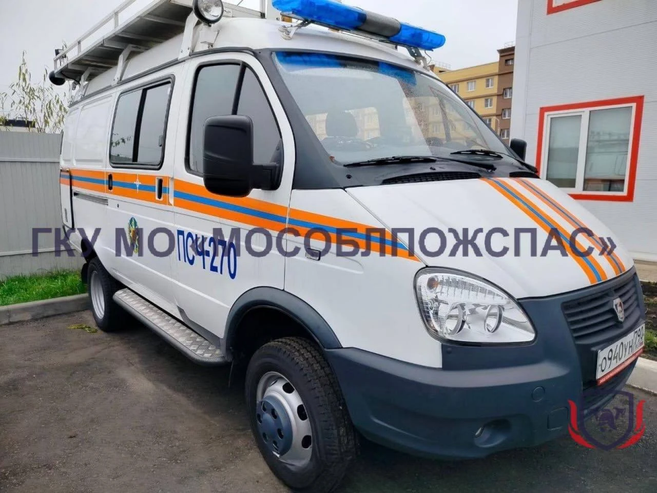 Спасатели в Дмитровском округе извлекли из узкой трубы провалившегося котенка