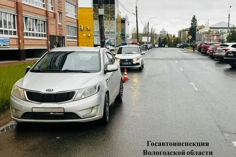 70 летняя велосипедистка протаранила иномарку😀