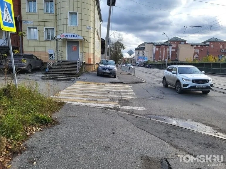 🚗 Мастера томской парковки: нарушение в центре или забитая «зебра»