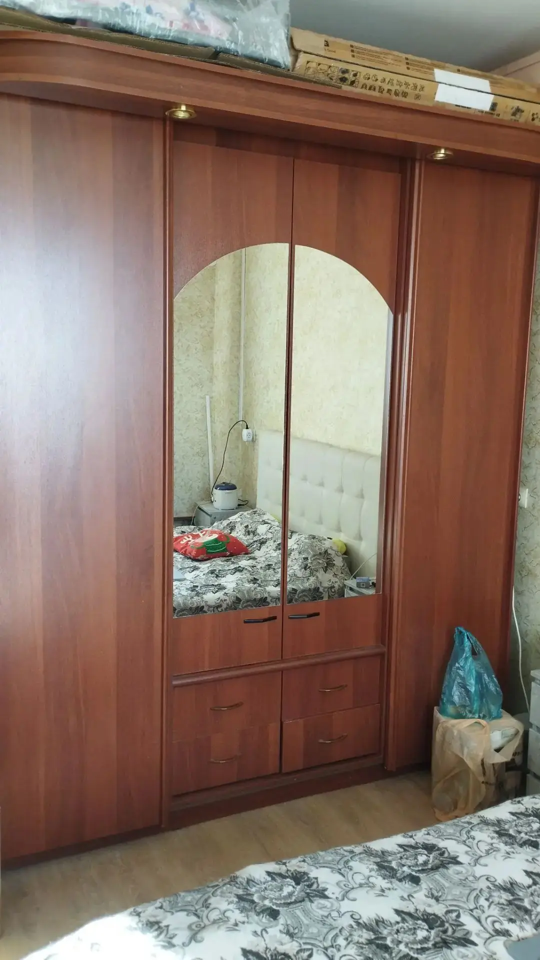 Продам: шкаф, б/у, 240*195*60, с подсветкой, 8000₽, торг,