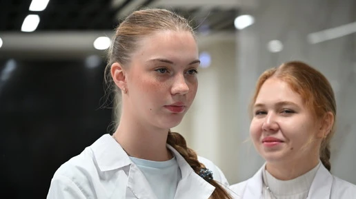 Больше половины россиян считают юмор важным для успеха в работе