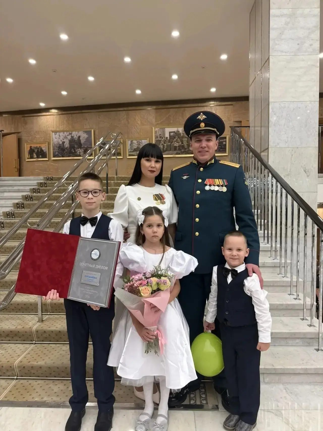 Трое детей и помощь сотням семей: Култышевы из Казани победили в конкурсе «Семья года»