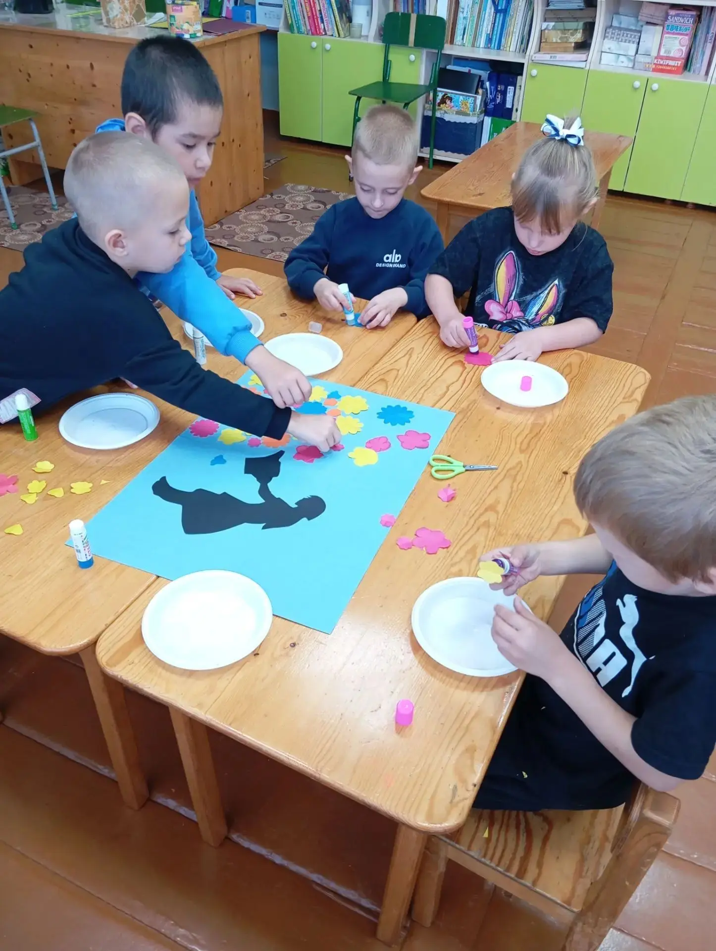 Наши детки, поздравили всех дошкольных работников с праздником🎉🎉🎉🎉🎉