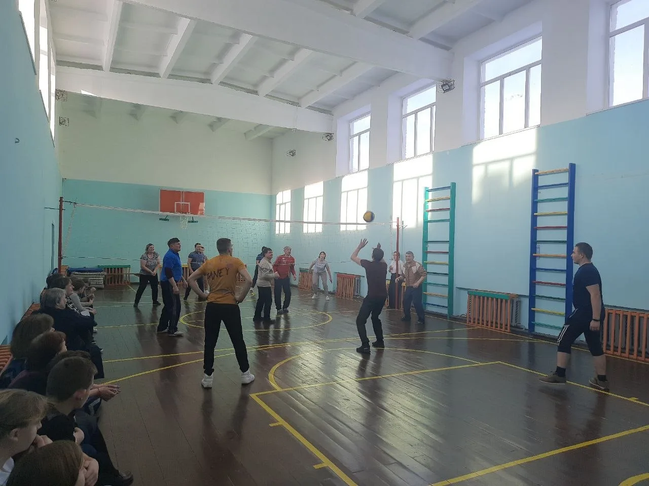 В честь Дня отца в нашей школе прошёл замечательный спортивный праздник, объединивший п...