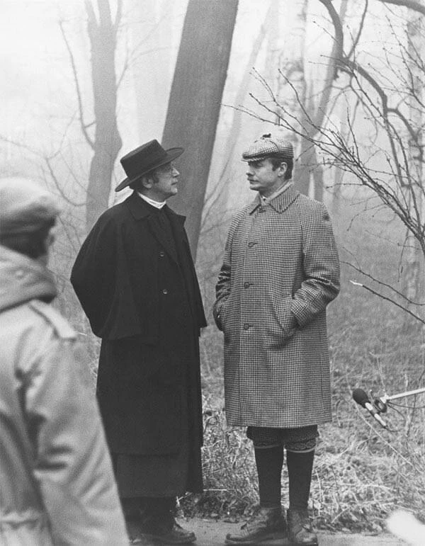 Василий Ливанов и Виталий Соломин на съёмках «Шерлока Холмса», 1983 год.