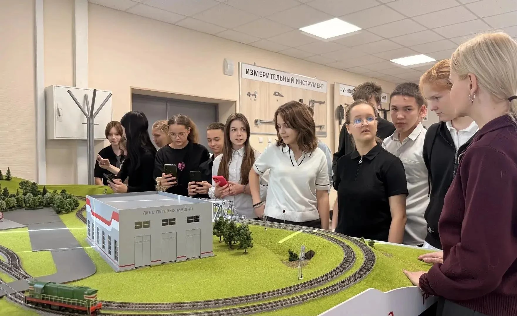 📆 Сегодня на площадке колледжа прошёл классный час "Профессионалитет: ты в хорошей ком...