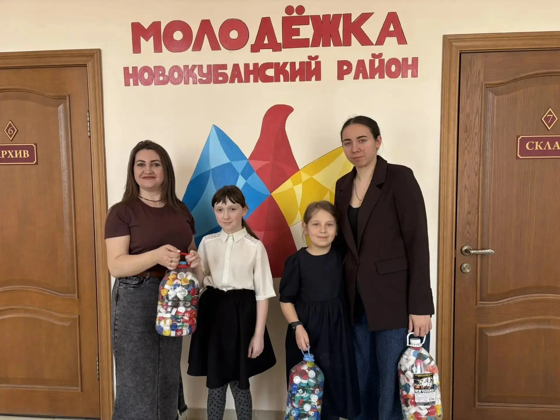 В Новокубанском районе активно проходит экологическая акция "Крышки во благо". Эта иниц...