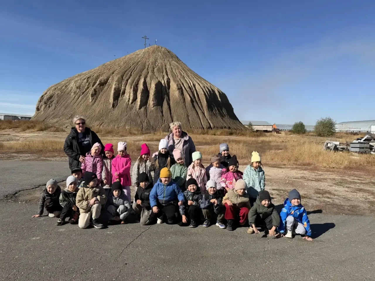 🏔️ Как рождаются горы? Маленькие исследователи у большой вершины! #ГодДошкольногоОбраз...
