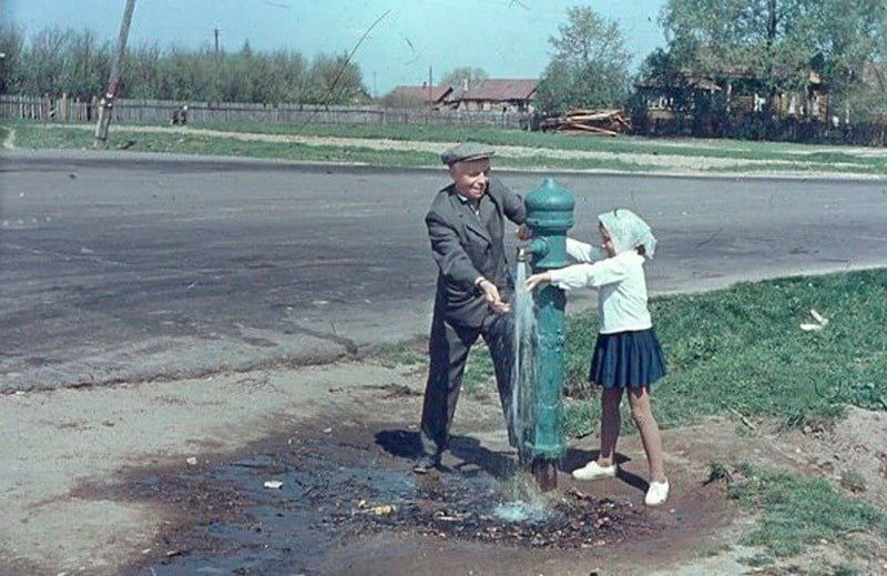 Колонка в деревне Строгино, 1960e.