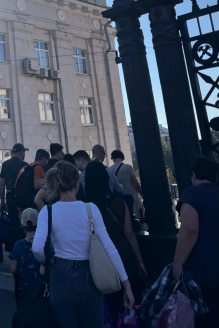 ⚡️ На ж/д вокзале Волгограда проводят проверку здания