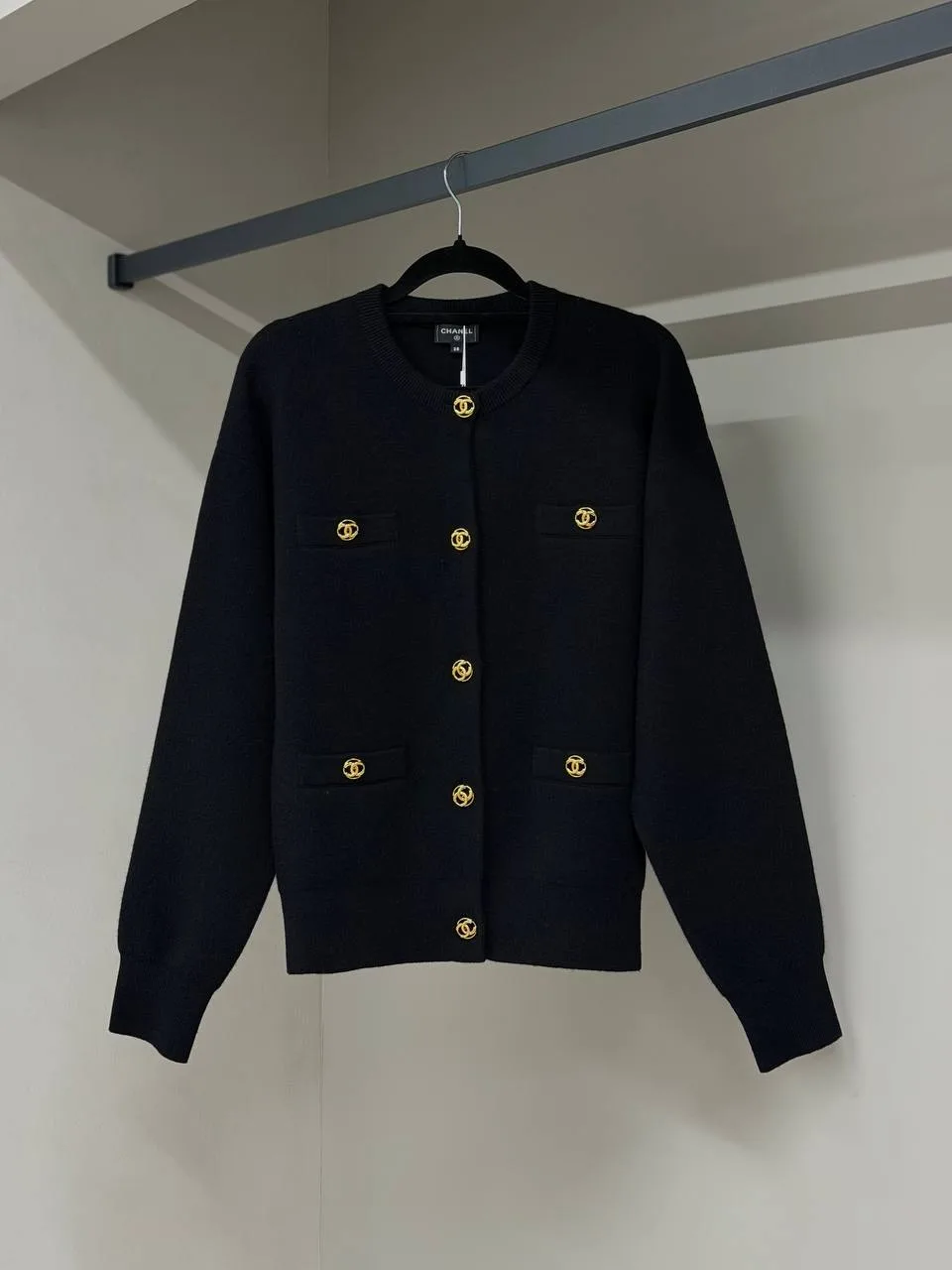 Новый кардиган Chanel, маркировка 38, пыльник в комплекте.