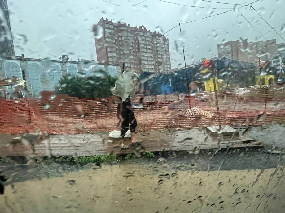 Владивосток перевели в режим повышенной готовности из-за непогоды
