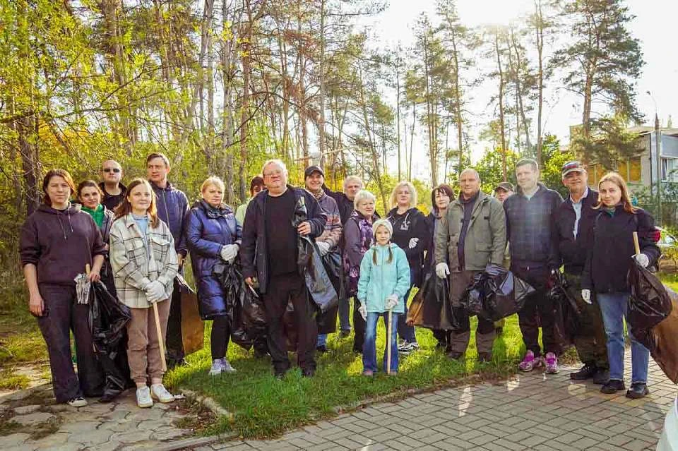 «Город начинается с чистоты». Сотрудники МАУ «Агентство городских коммуникаций» навели ...