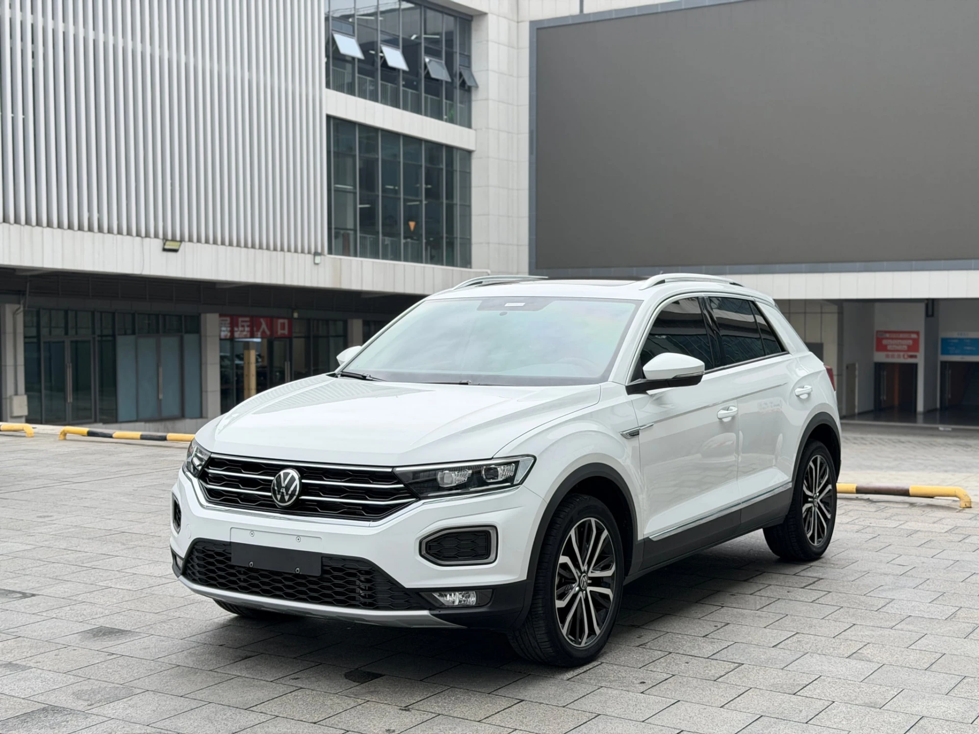 Автомобиль: Volkswagen T-ROC