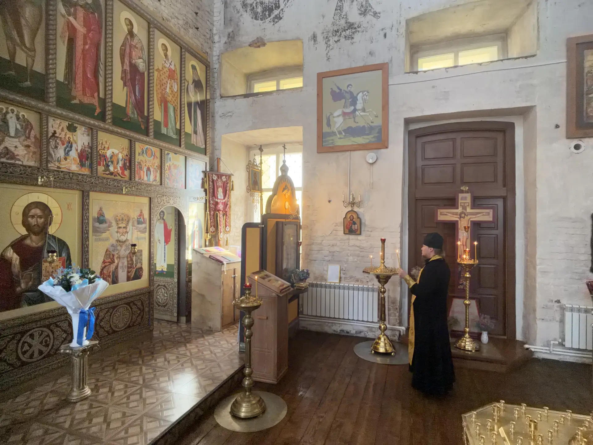 ☦️ Отслужили молебен у ковчега с частицею мощей Святителю Николаю Чудотворцу.