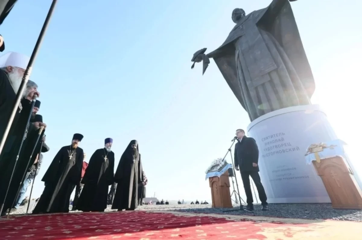 В Челябинской области открыли 10-метровую скульптуру Николая Чудотворца