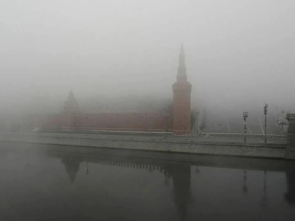 😶‍🌫️ Москву окутывает густой туман, видимость упадёт до 200 метров