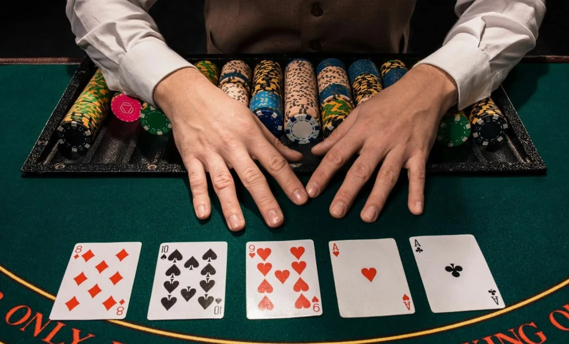 ♠️♣️♥️♦️Глава Минфина РФ Антон Силуанов пытается убедить Владимира Путина радикально пе...