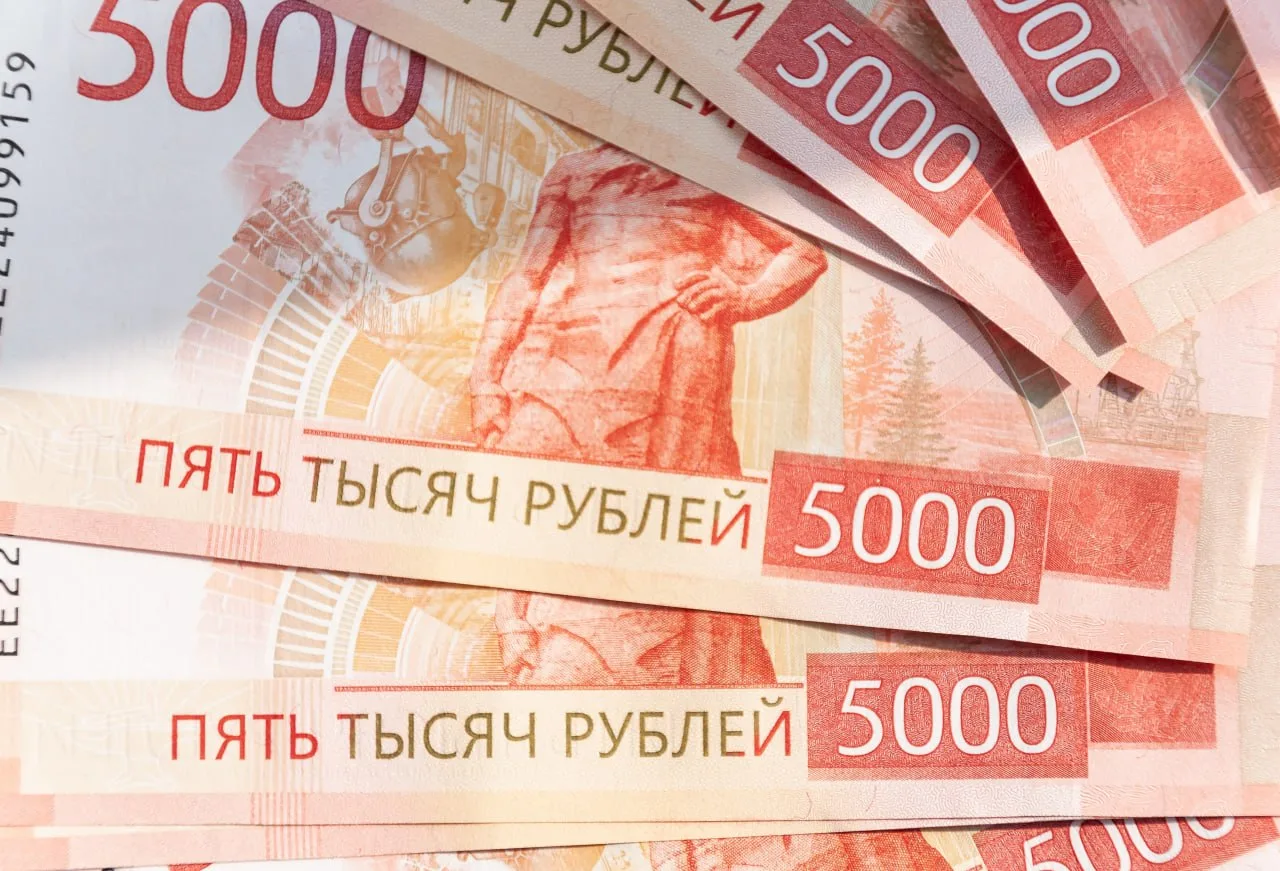Петербург — в числе регионов с зарплатами до 150 тысяч рублей в июле