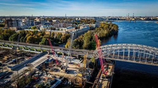 Строители ШМСД начали возводить рабочий мост через Неву