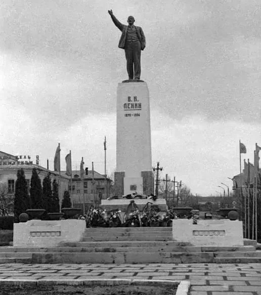 История. Вольск. Памятник Ленину, 70-е годы
