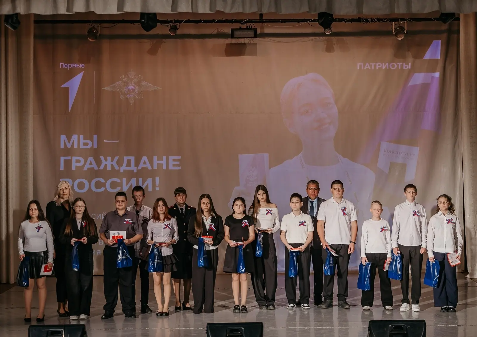 В ДК«Горняк» состоялся торжественный концерт, посвящённый 84-й годовщине присвоения Кор...