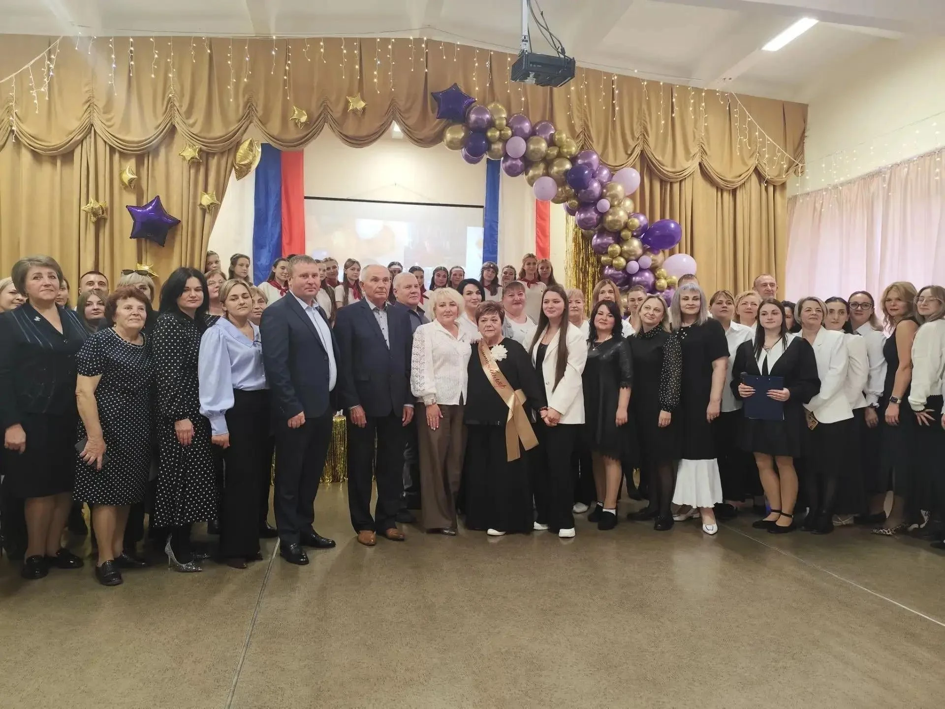 🌺 Сегодня, 16 октября, свой 80-летний юбилей отмечает человек-легенда — Тамара Алексан...