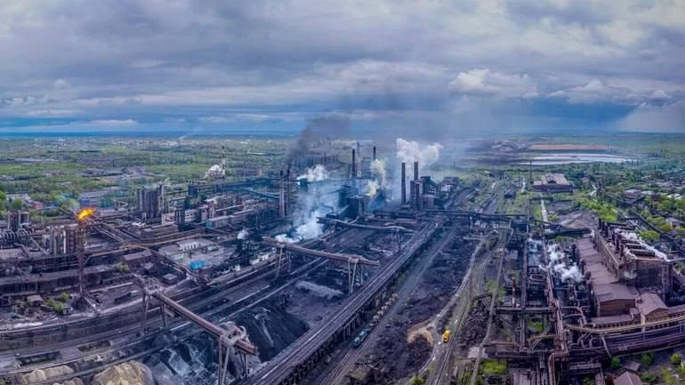 «АрселорМиттал Кривой Рог» останавливает производство из-за участившихся атак РФ.Группа...