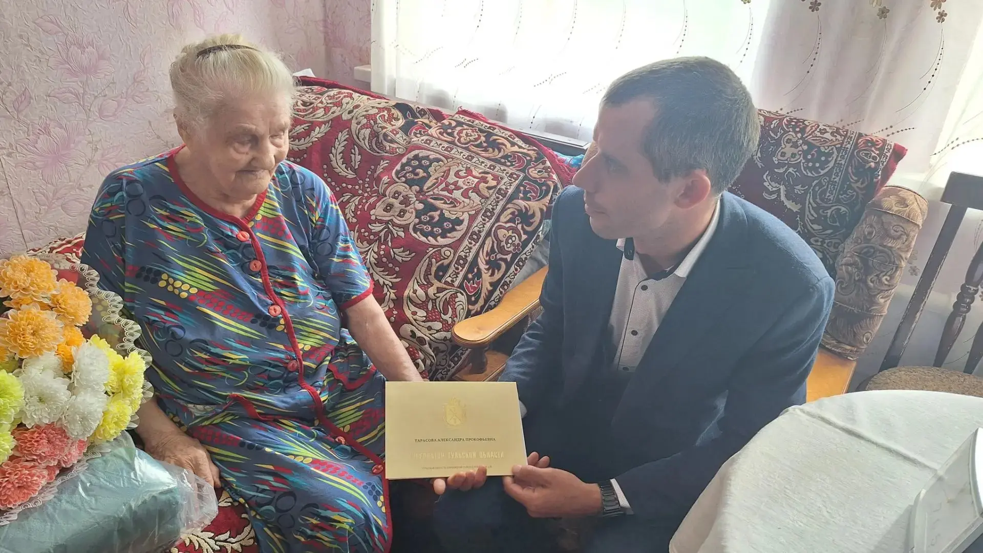 📸 Соцработники навестили 104-летнюю жительницу Киреевска​