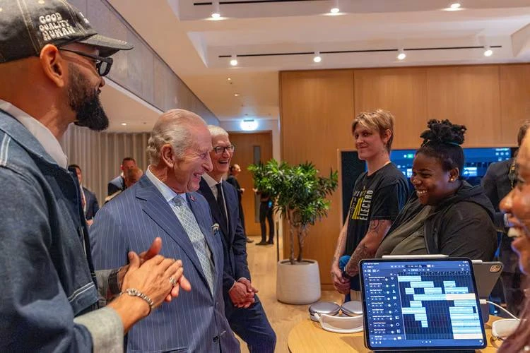 Apple и The King's Trust запустили образовательную программу Creative Labs. Она помогае...