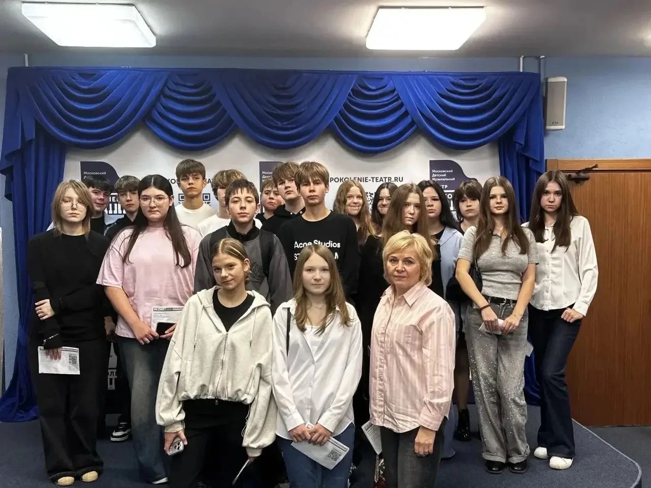 9 октября обучающие 8б класса посмотрели спектакль в театре Поколение. «Капитанская доч...