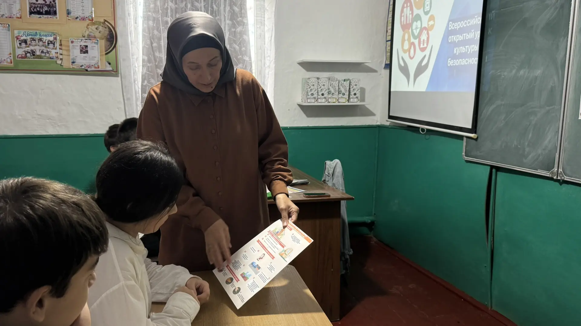 Безопасность — прежде всего: в Хасанайской СОШ прошел важный урок для восьмиклассников🛡️