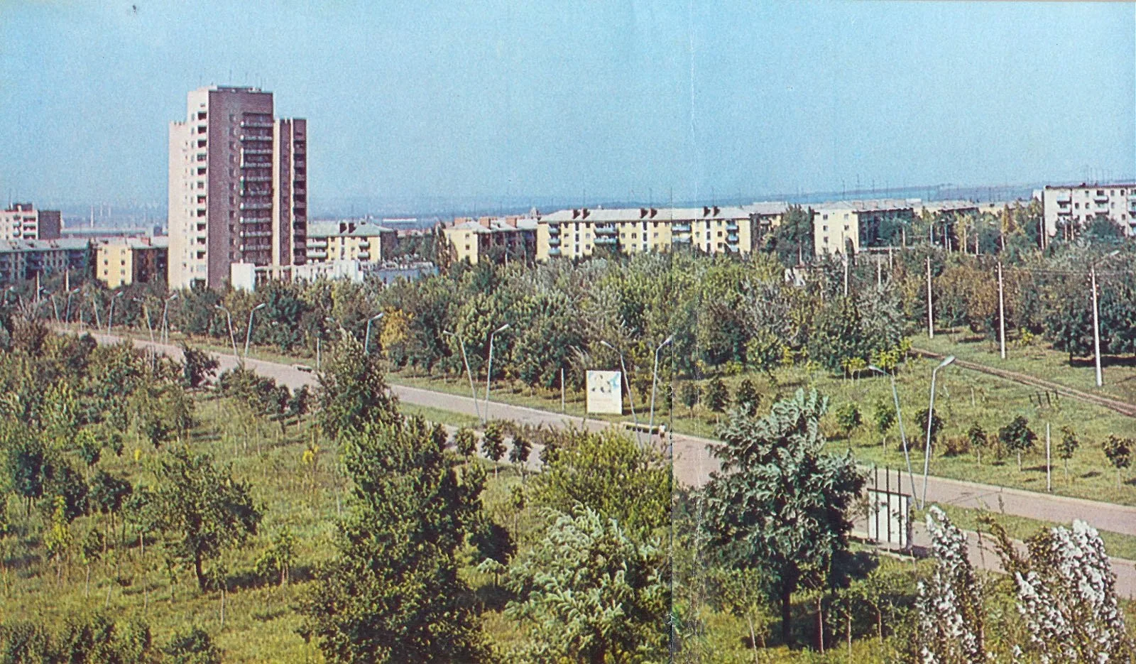 Вид из парка Юбилейного в сторону ул. Парковой, 80-е