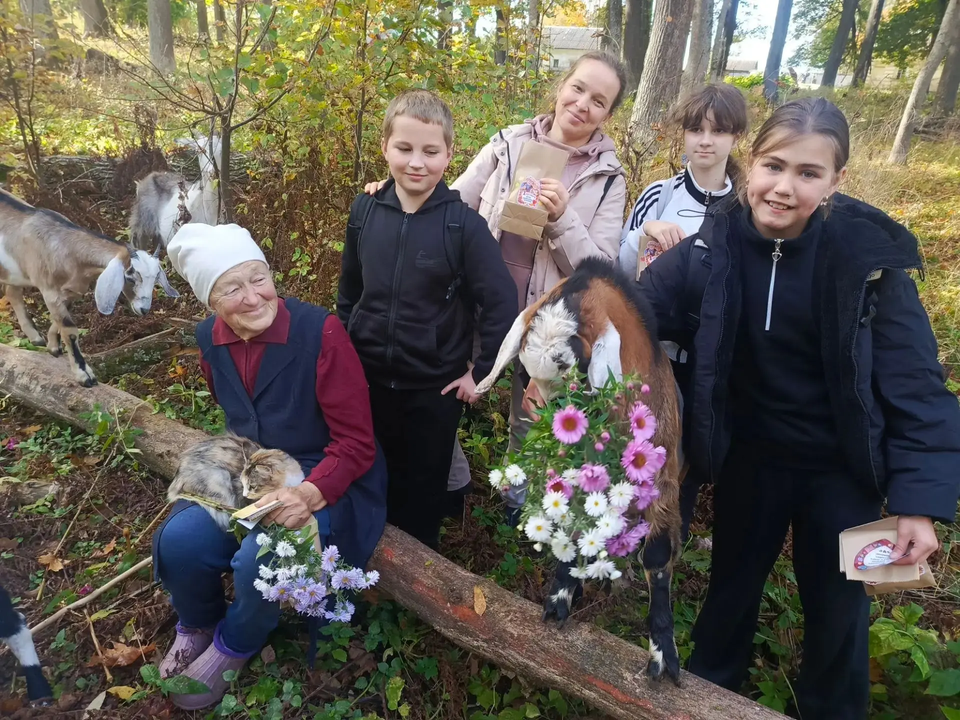 💐С теплом и уважением: наши школьники поздравили старожителей села с Днем пожилого чел...