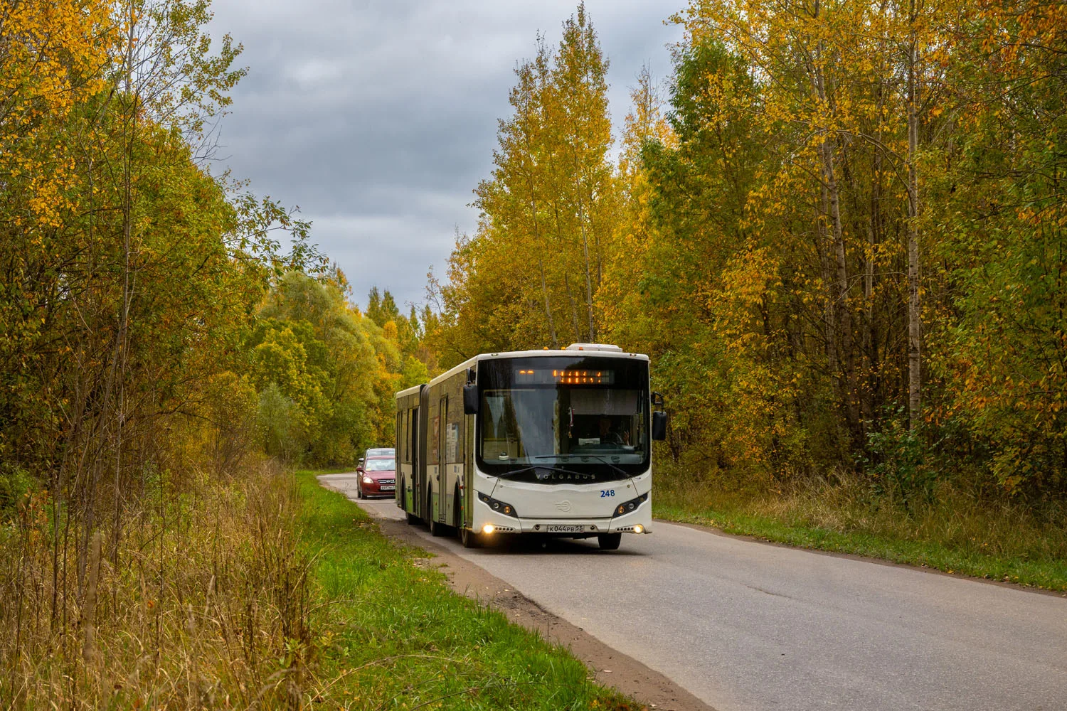 Автобус Volgabus-6271.00 (б/н 248) следует по маршруту №36 («Великий Новгород – Заречье»)
