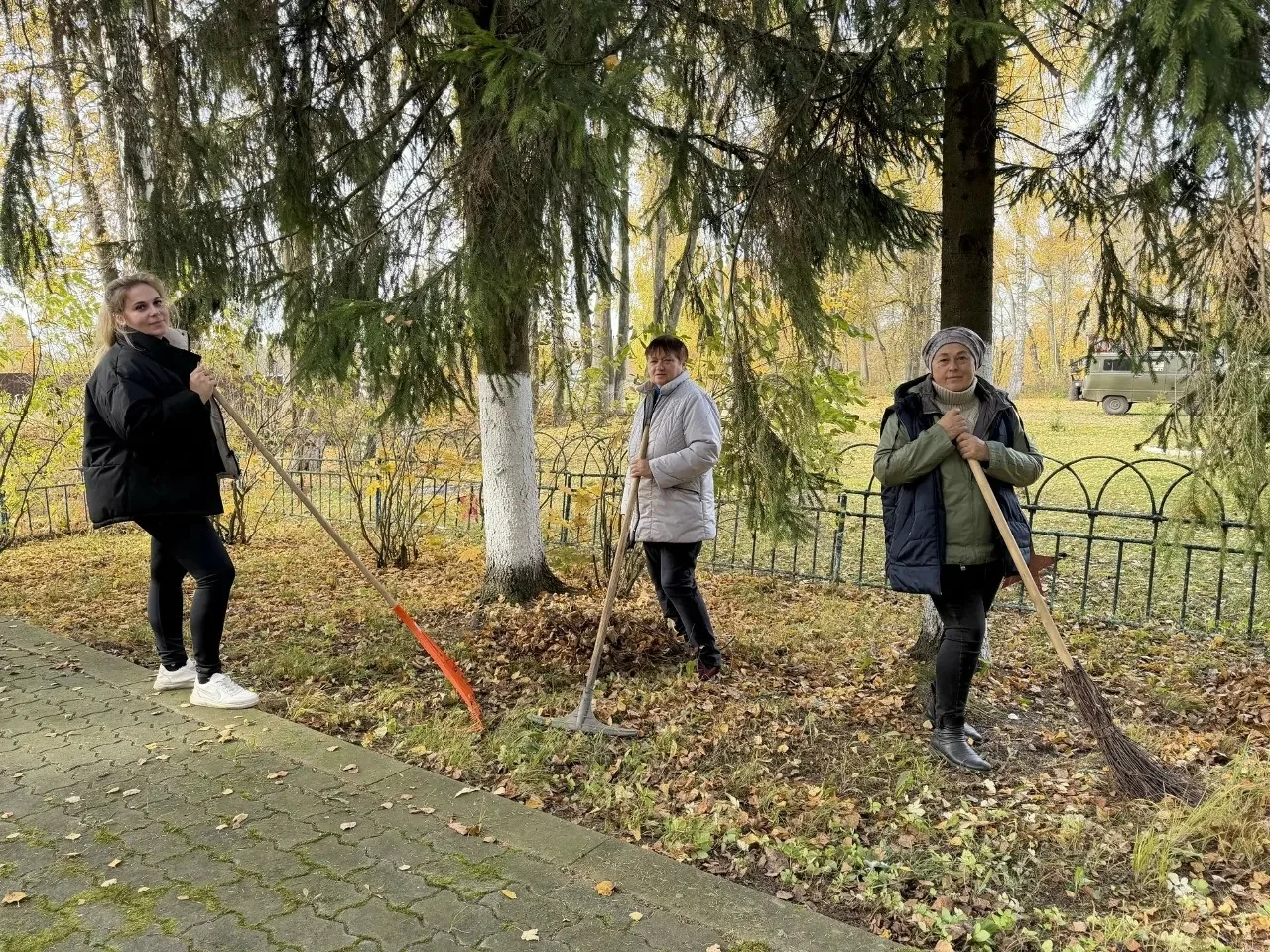 📸 Жители Ясногорского района проводят осеннюю уборку​