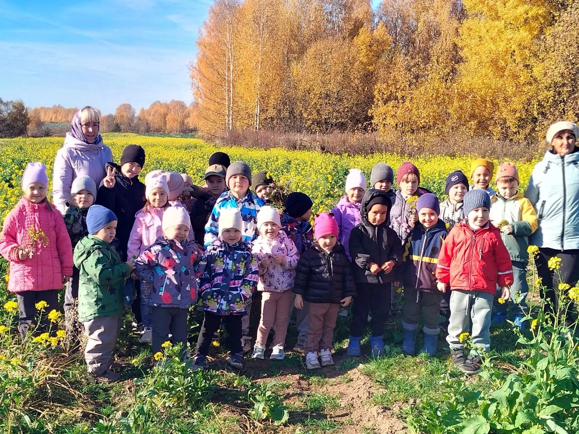 🌿 ЗЕЛЁНАЯ АПТЕКА ПОД НОГАМИ: ЭКСКУРСИЯ В «ДЮЙМОВОЧКЕ»! ☘️Сегодня у наших малышей из до...