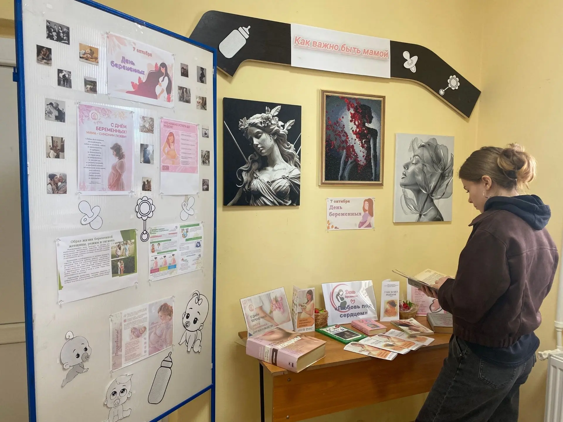 ✅В СДК «Ключникова Балка» открылась выставка «Как важно быть мамой»