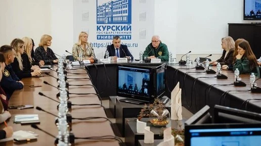 Хинштейн открыл в Курске семинар по помощи детям с психологическими травмами